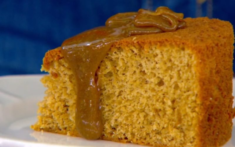 Bolo de Chai com Creme de Cardamomo