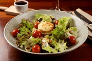 “Chef Aldo Teixeira ensina saladas refrescantes para aproveitar o verão”