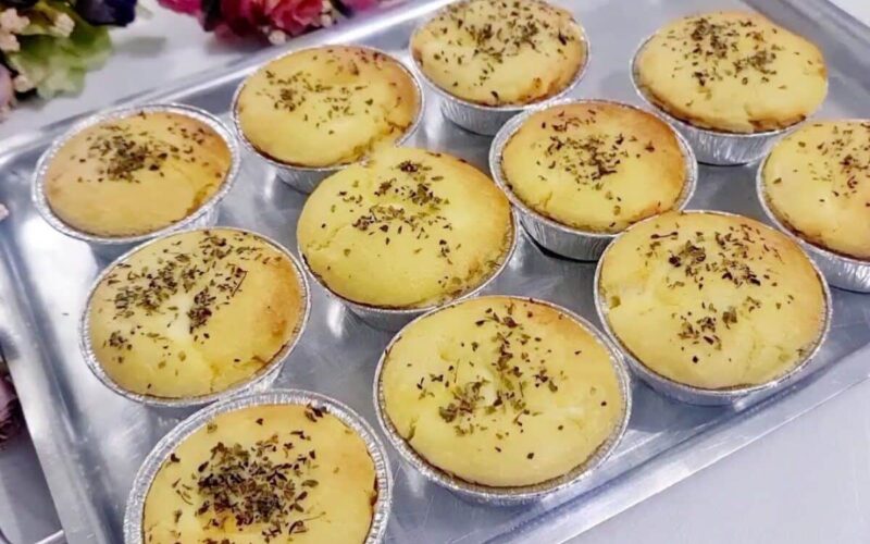 “Deliciosas tortinhas de frango: o lanche perfeito com massa de liquidificador super macia!”