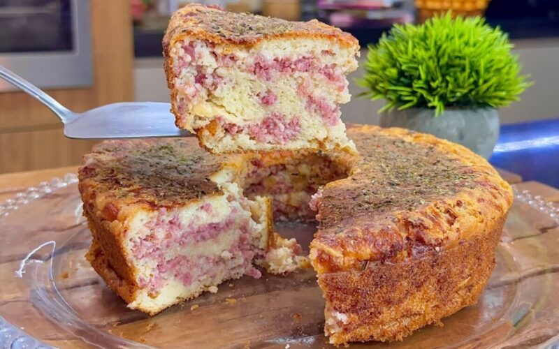 “Deliciosa e prática: Torta salgada de calabresa e queijo que vai te conquistar!”