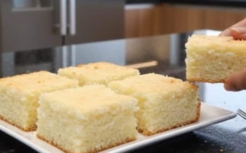 Delicie-se com uma sobremesa simples e deliciosa: Bolo de tapioca com coco.