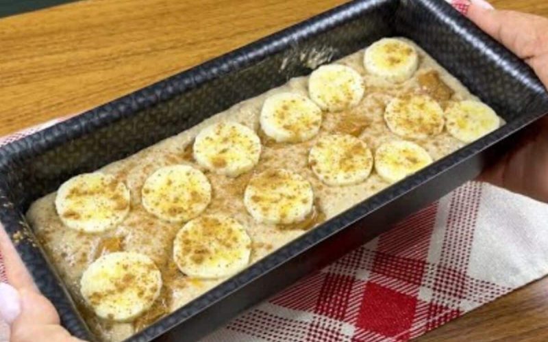 Delicioso bolo de banana saudável e fofinho, sem adição de açúcar, trigo ou leite