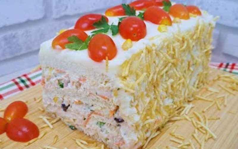 Torta de salpicão: ideal para comemorações e encontros com praticidade e muito sabor.