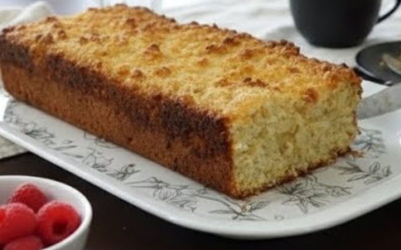 Delícia Tropical: Aprenda a Fazer a Irresistível Cuca de Coco com Cobertura Saborosa