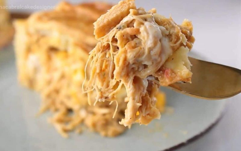 Delicie-se com um empadão de frango cremoso: recheio irresistível e massa que se desmancha na boca