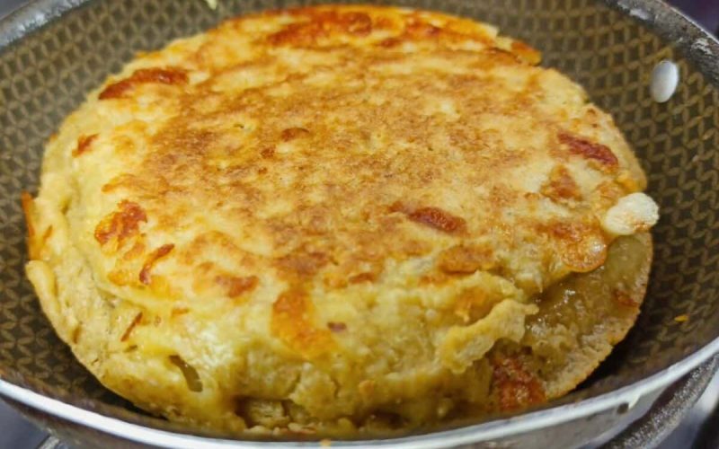 Pão de aveia na frigideira: uma opção saudável e rápida feita com só um ovo