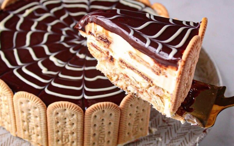 Experimente a irresistível torta alemã: uma explosão de creme e biscoitos que vai conquistar seu paladar!