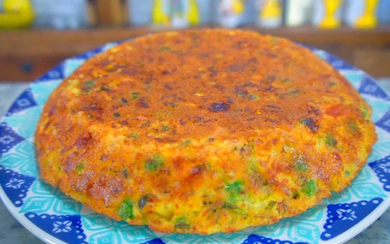 Saborosa torta de frango na frigideira: a solução ideal para um jantar ágil e saudável