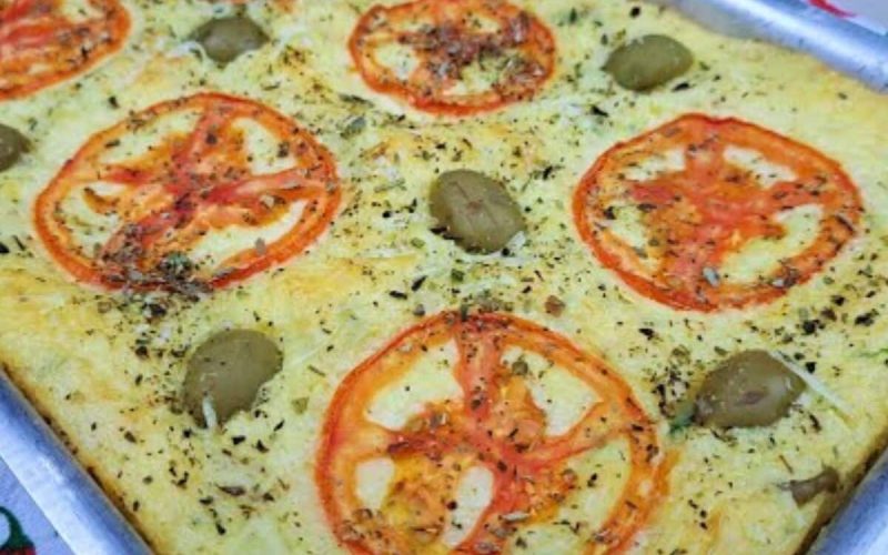 Deliciosa torta de arroz do dia seguinte: uma opção cremosa com queijo e presunto que é fácil de fazer