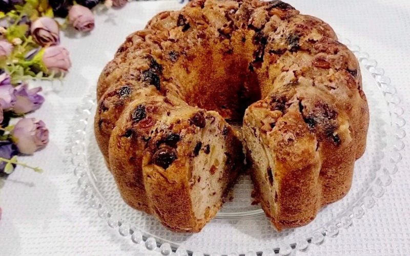 Delicie-se com um bolo de maçã fácil de fazer que irá aromatizar seu lar e harmonizar perfeitamente com um café.