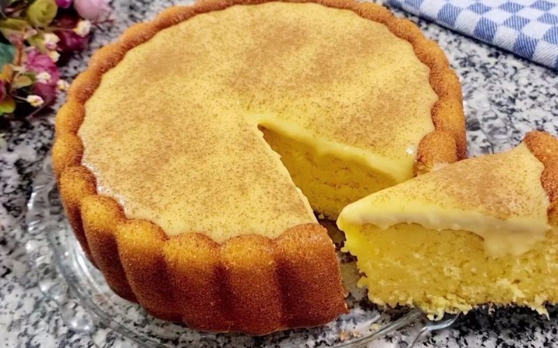 Bolo de milho sem trigo coberto com irresistível calda de brigadeiro de milho verde