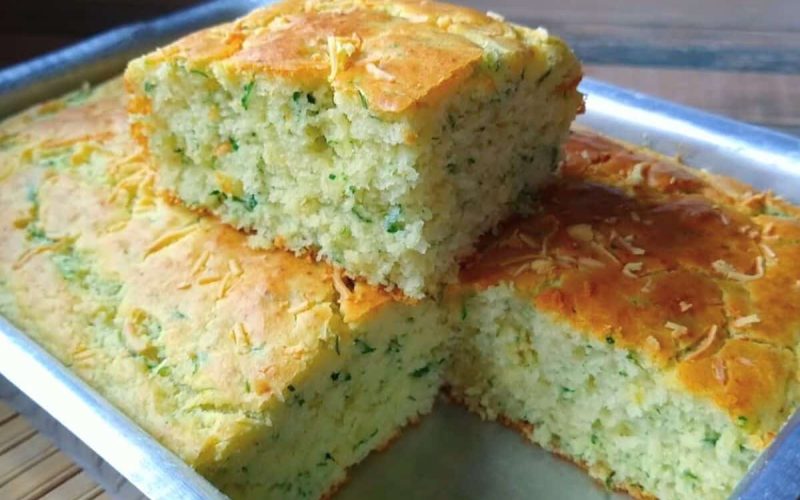 Bolo salgado irresistível: uma receita prática e deliciosa que só precisa de mistura e forno!