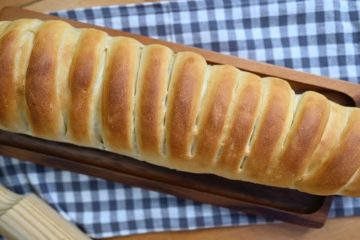 Delicie-se com um pão caseiro macio e aromático que transforma sua cozinha em um verdadeiro templo de sabores.