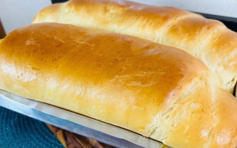 Delicie-se com o irresistível pão de leite caseiro: fofura e aroma que encantam o lar!