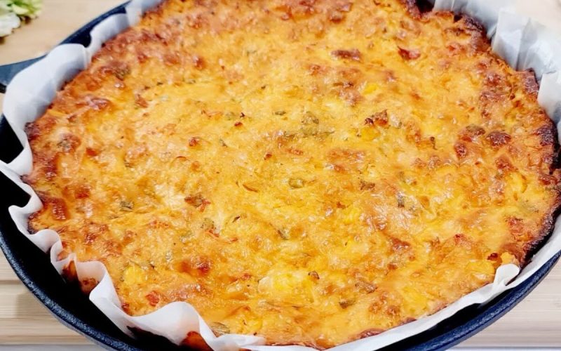 Deliciosa torta salgada com massa leve e recheio cremoso, perfeita para lanchar ou jantar
