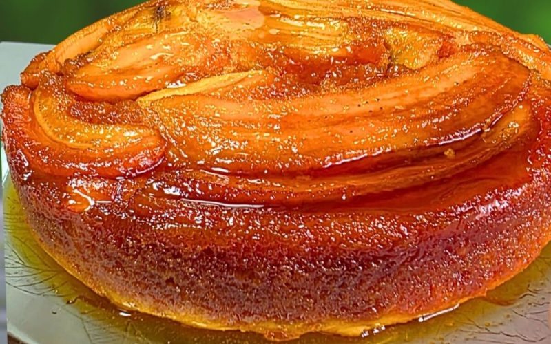Delicie-se com um bolo de banana simples e rápido, que vai garantir muitos aplausos!