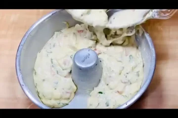 Delícia de Bolo Salgado: Massa Leve e Recheio Cremoso Preparado no Liquidificador