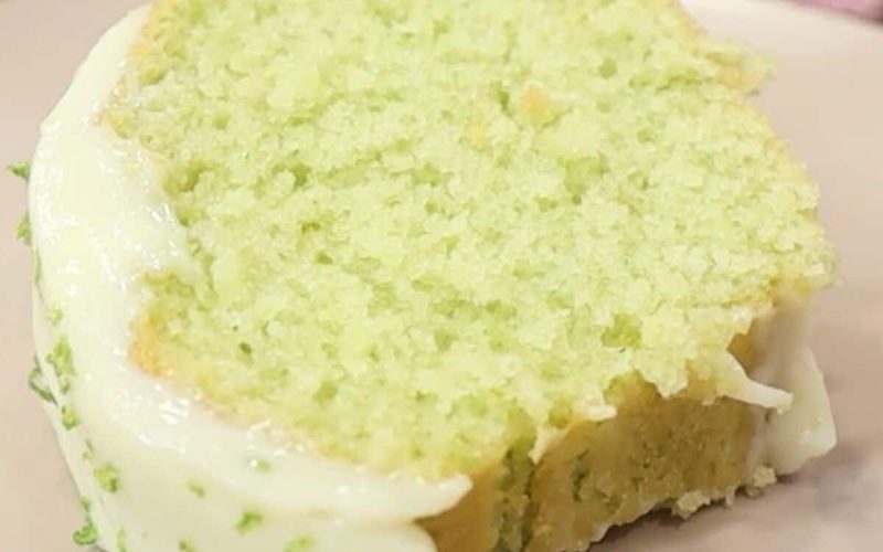 Delicioso bolo de limão verde: fofura irresistível com cobertura levemente ácida