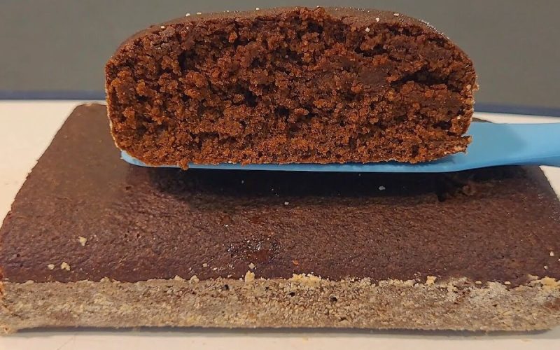 Bolo de chocolate e aveia: uma delícia cremosa e saudável, pronta em minutos