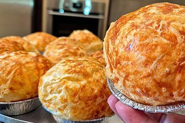 Pão de Queijo Prático: Misture, Asse e Delicie-se no Café da Manhã!