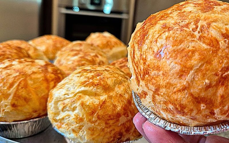 Pão de Queijo Prático: Misture, Asse e Delicie-se no Café da Manhã!
