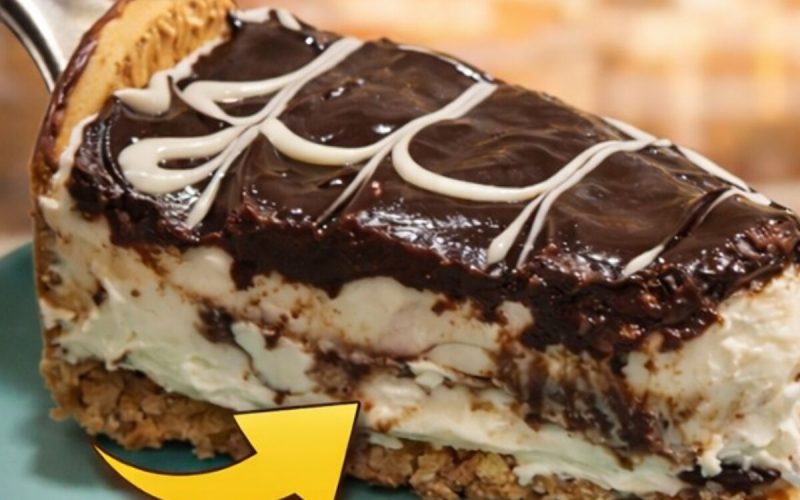 Delícias da Torta Holandesa: Creme de Baunilha Aveludado e Cobertura de Chocolate Radiante