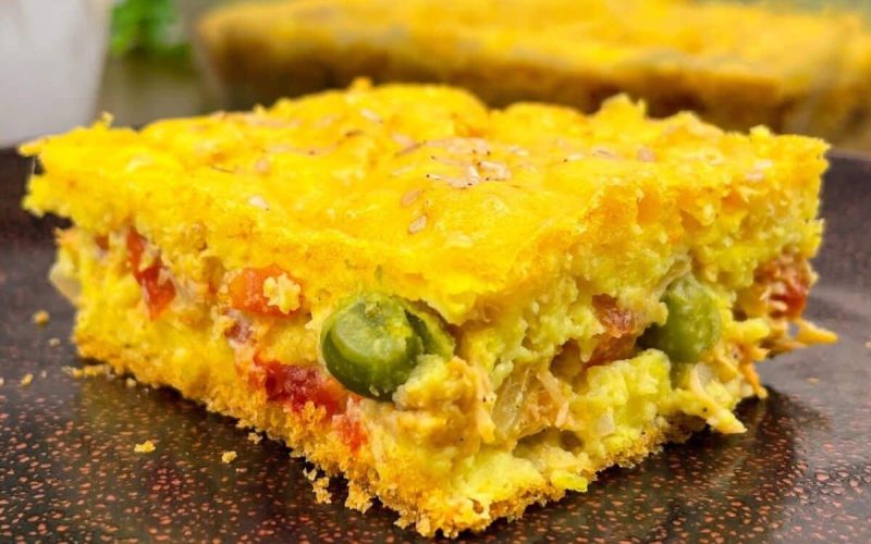 Deliciosa torta salgada sem glúten e lactose: prepare no liquidificador com massa leve e recheio saboroso