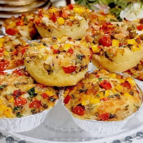 Deliciosa tortinha salgada macia e generosamente recheada, perfeita para o lanche infantil