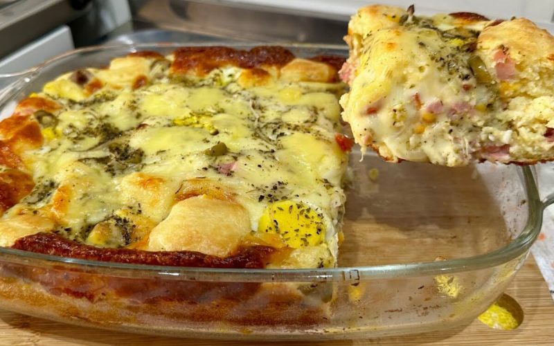 Deliciosa torta portuguesa de liquidificador com presunto, queijo e ervilhas: prática e saborosa!