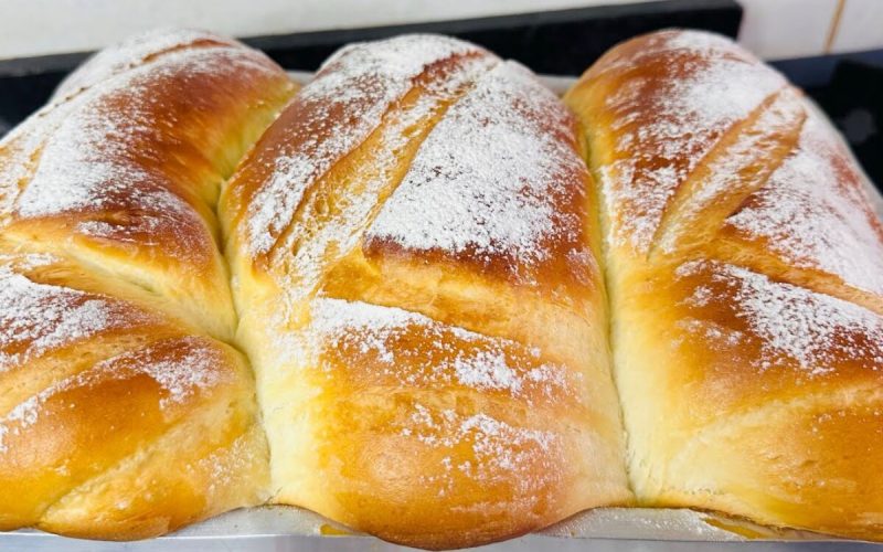 Pão caseiro irresistivelmente macio e aromático, perfeito para aquecer o lar e agradar a todos