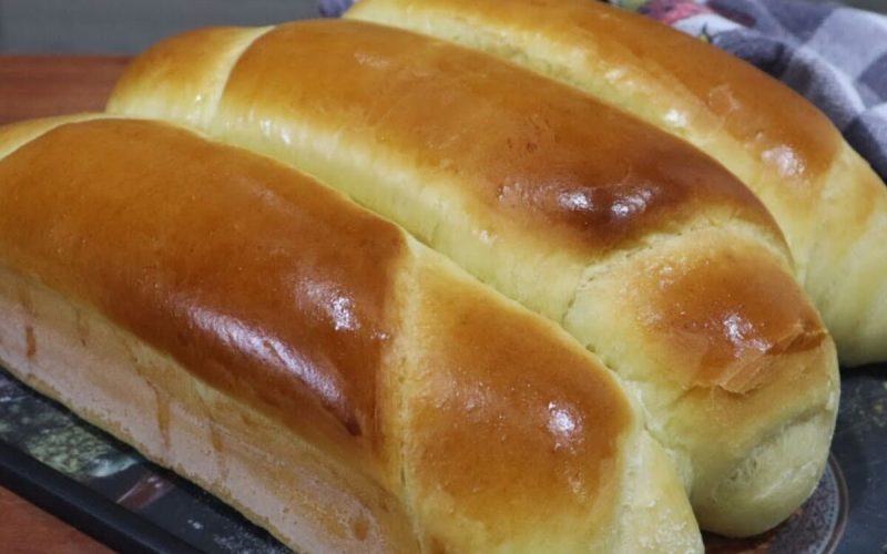 Delicie-se com um pão caseiro leve e macio: receita rápida perfeita para o café da manhã!