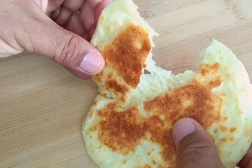 Pão de queijo na frigideira: uma receita ágil com crocância irresistível