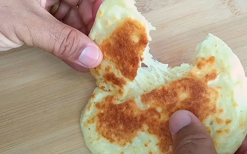 Pão de queijo na frigideira: uma receita ágil com crocância irresistível