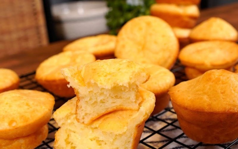 Pão de queijo na batida do liquidificador: crocante por fora e macio por dentro!