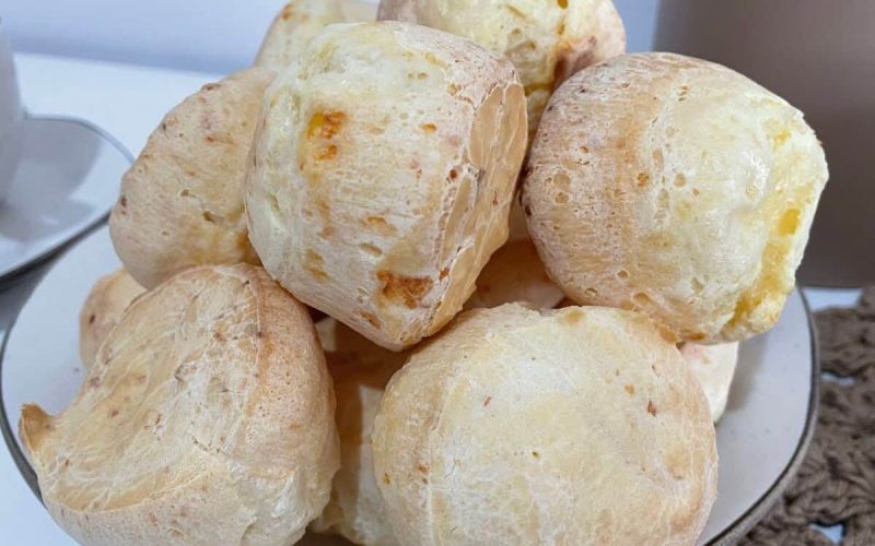 Pão de queijo prático e limpinho: a receita ideal para um café da manhã em família