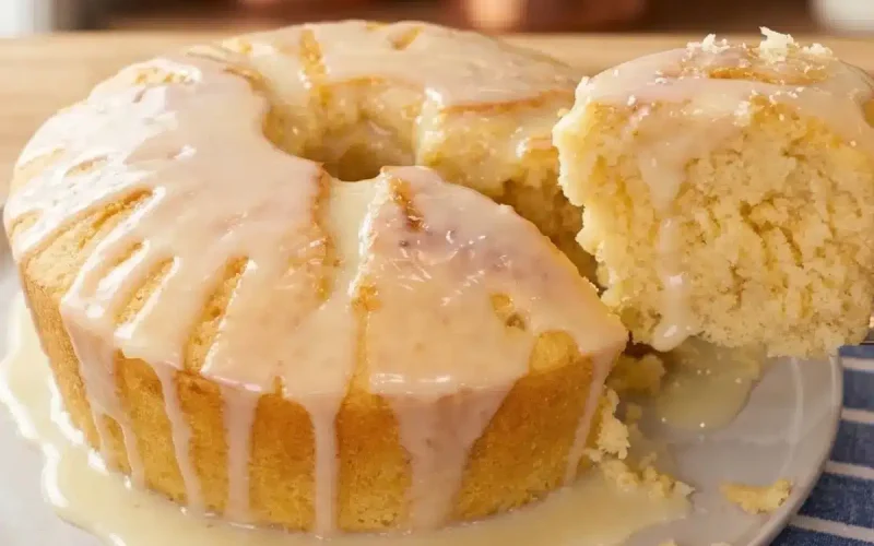 Delicioso bolo de queijadinha: uma receita prática e irresistivelmente úmida com coco e queijo