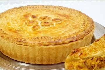 Empadão de frango irresistível: uma massa suave que encanta, perfeito para celebrar o Dia dos Pais