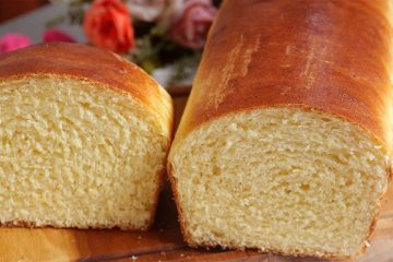Pão caseiro macio com toque de fubá: uma opção econômica e quentinha para o seu café da manhã