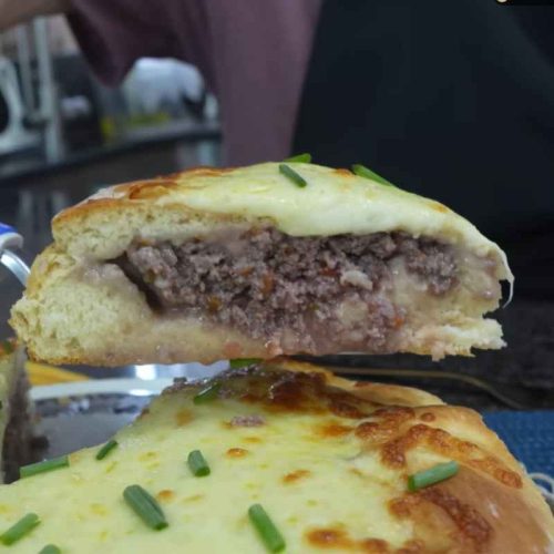 Torta árabe recheada que conquistou a internet pela sua facilidade e sabor irresistível
