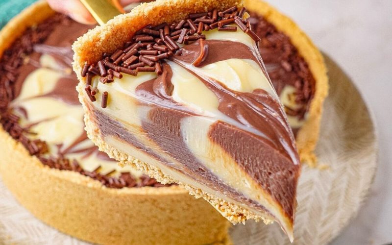 Deliciosa torta mesclada: um visual encantador e um truque simples para impressionar!