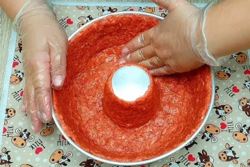 Delicioso bolo de carne recheado, crocante por fora e suculento por dentro, perfeito para almoços em família
