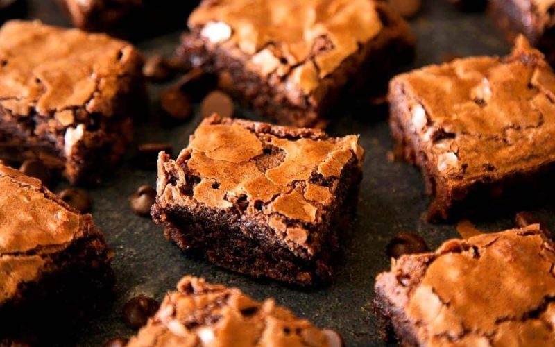 Delicioso brownie de chocolate: crocante por fora e irresistivelmente úmido por dentro