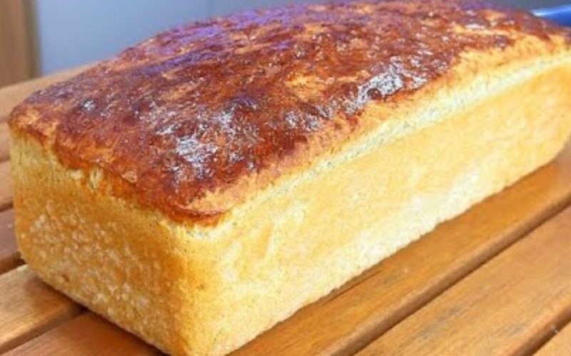 Delícia acessível: pão caseiro leve e macio preparado com ingredientes básicos