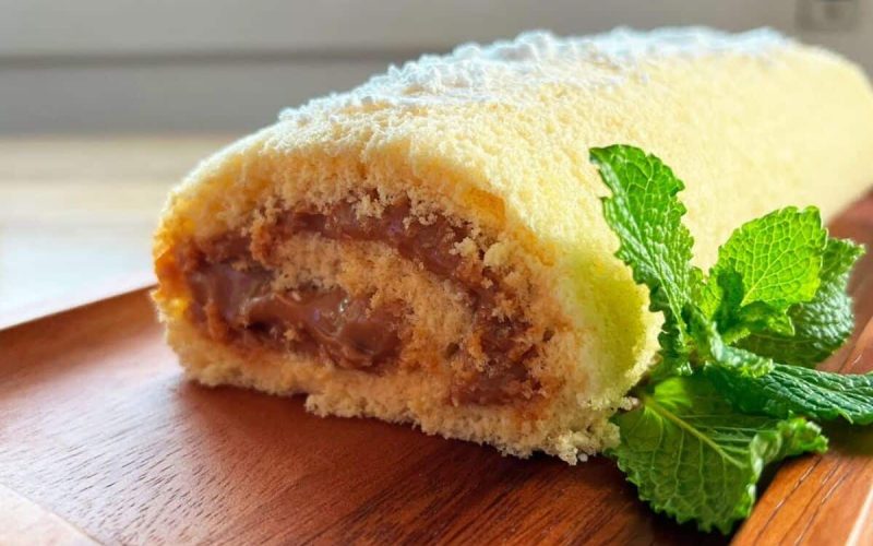 Delicioso rocambole de doce de leite com massa leve e generoso recheio cremoso