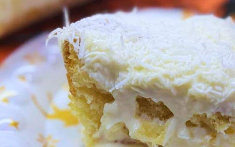 Delícia Tropical: Bolo de Abacaxi com Coco que Transforma Qualquer Evento em uma Celebração