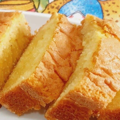 Delicioso bolo fofinho sem trigo e lactose preparado com apenas dois ovos