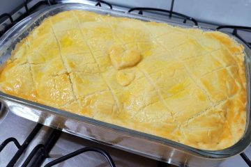 Delicie-se com um empadão de frango cremoso e crocante, preparado com apenas três ingredientes!