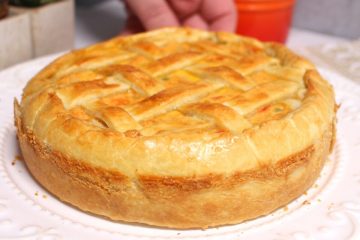 Empadão de legumes cremoso e saudável com uma massa leve que derrete na boca, ideal para qualquer ocasião
