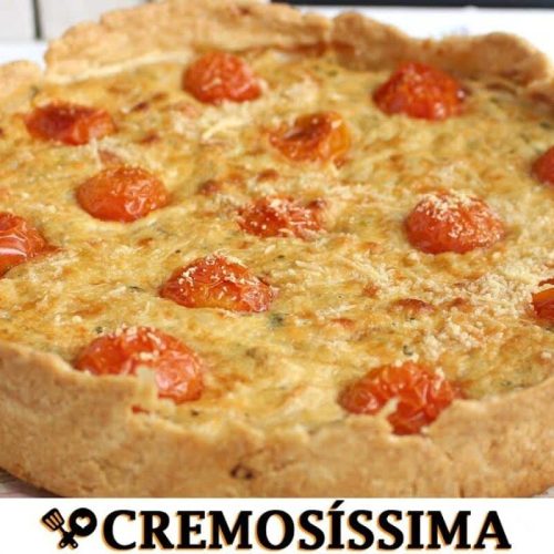Deliciosa torta de cebola e alho-poró recheada com queijo: prática e ideal para todas as festas