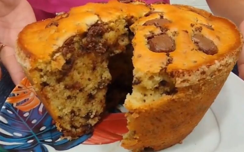 Delícia cítrica: Bolo fofinho de laranja com chocolate que encanta o paladar